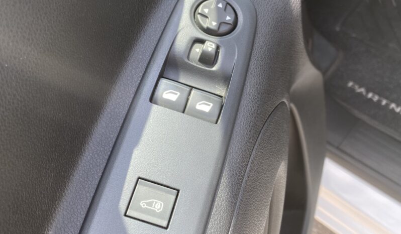 PEUGEOT Partner Asphalt Standard 610kg lleno