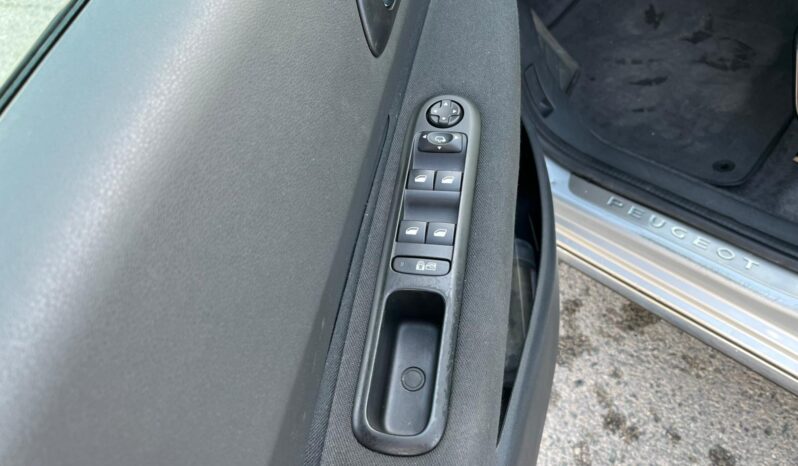 Peugeot 3008 1.6 e-HDI lleno